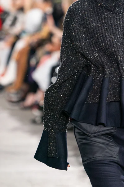 Look 100